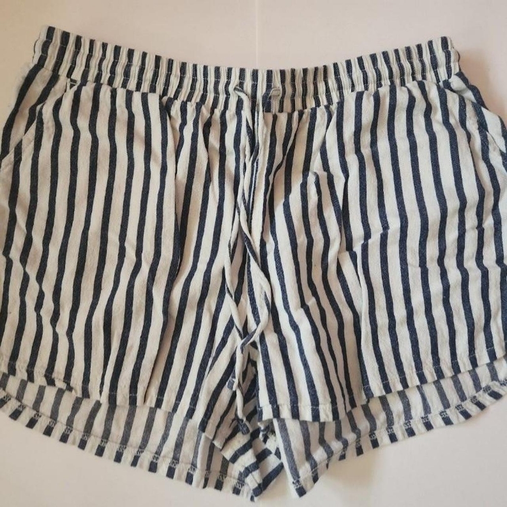 Universal Thread Striped Women's Shorts